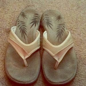 COLUMBIA SANDALS. SZ 7. PRICE NEGOTIABLE